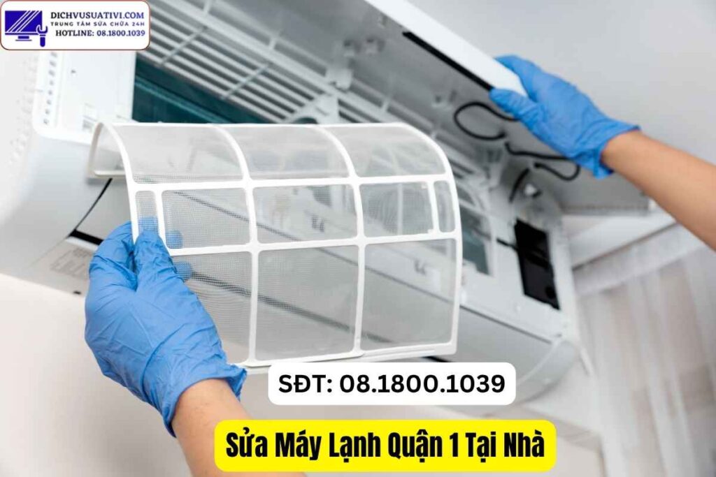 Kỹ thuật viên kiểm tra dàn lạnh