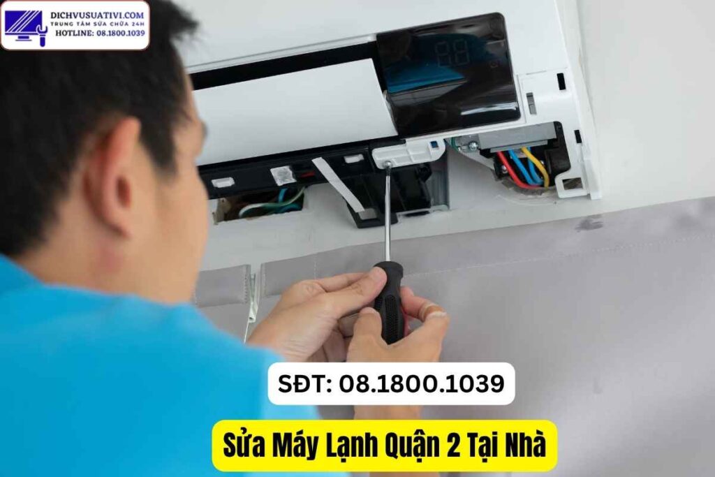 Kỹ thuật viên kiểm tra máy lạnh không lạnh